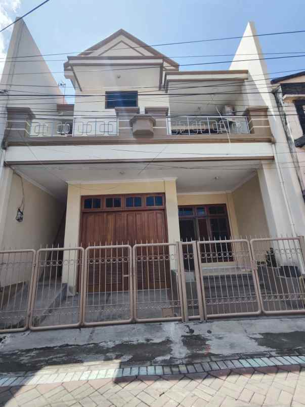 dijual rumah ngagelrejo kec wonokromo