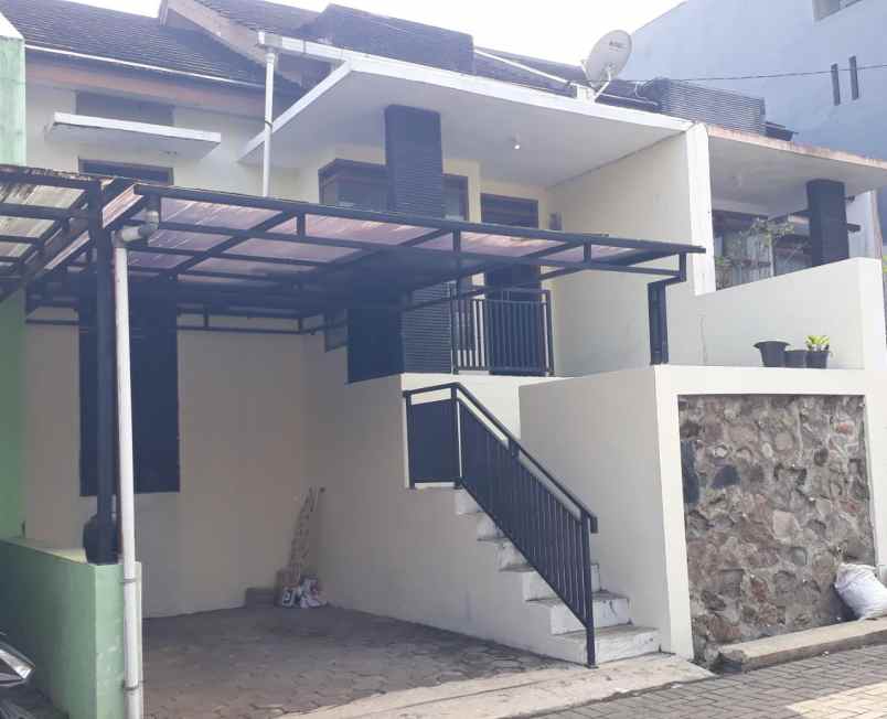 dijual rumah padaasih