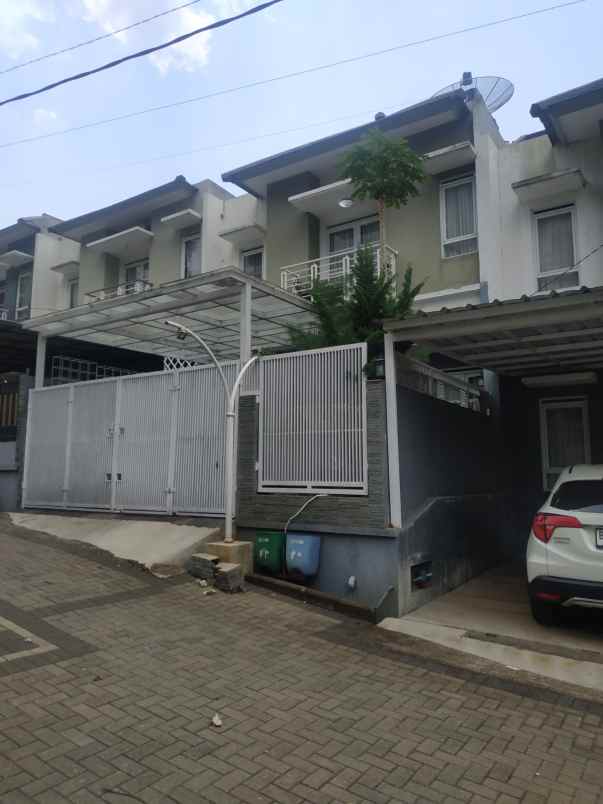 dijual rumah padasuka ideal