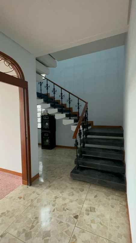 dijual rumah pahlawan