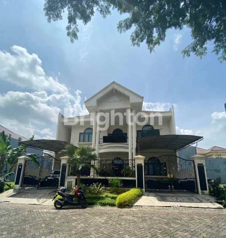 dijual rumah pakuwon city