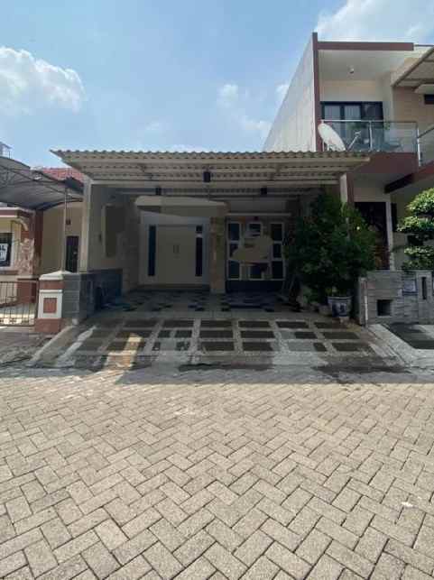 dijual rumah pakuwon city taman mutiara