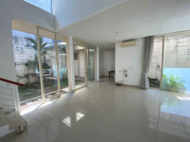 dijual rumah pakuwon indah the mansion