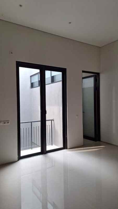 dijual rumah pantai mentari