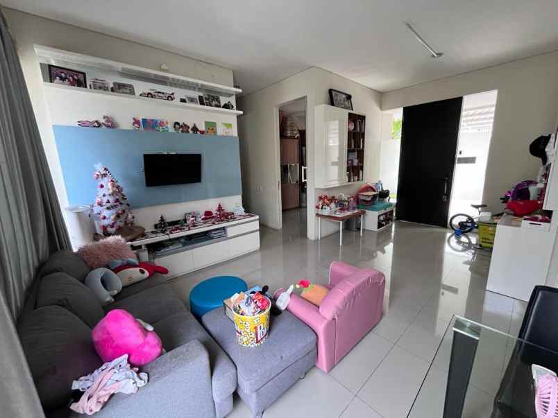 dijual rumah pelican hill