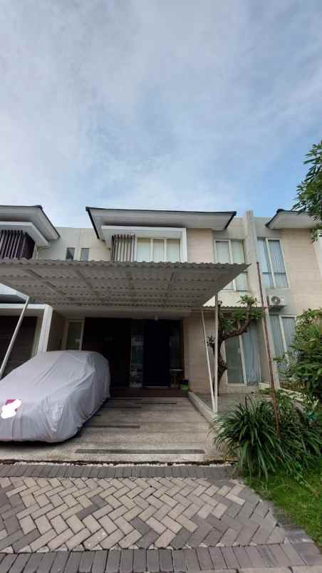dijual rumah pelican hill