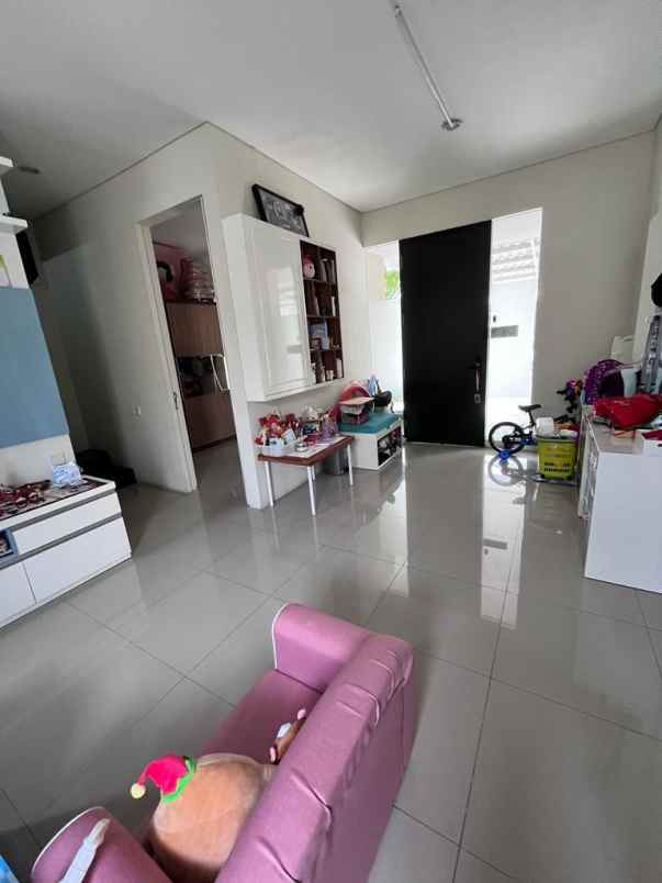 dijual rumah pelican hill