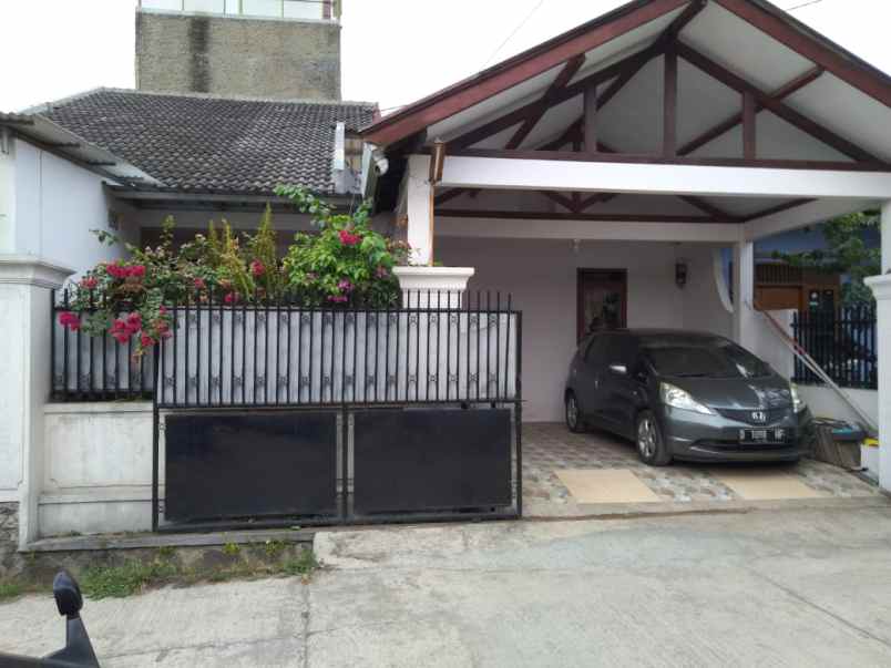 dijual rumah permata