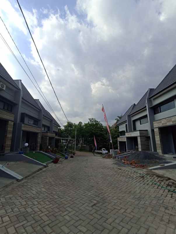 dijual rumah permata garden regency