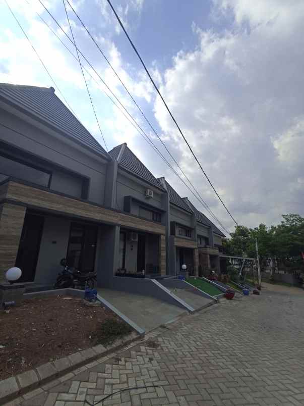 dijual rumah permata garden regency