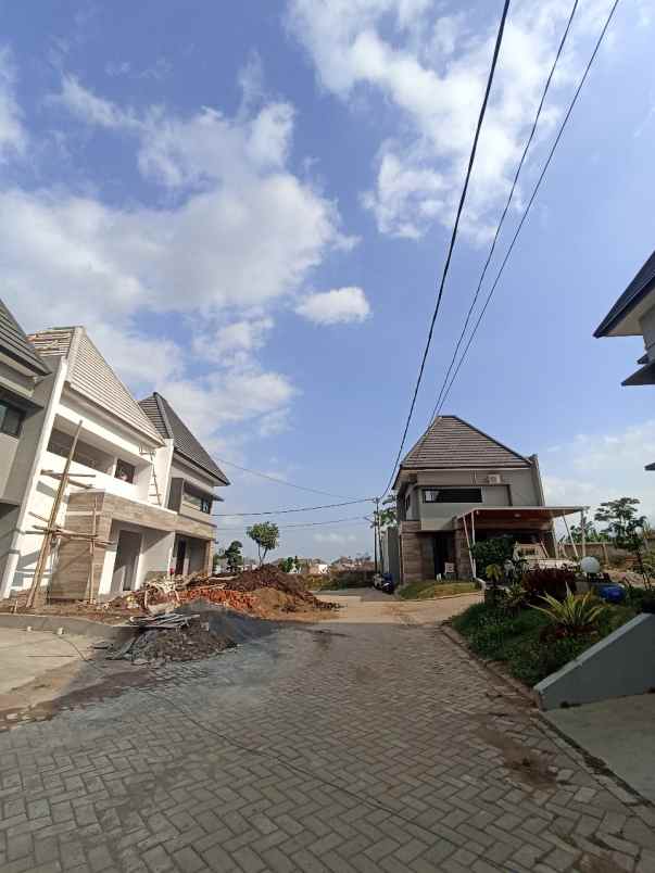 dijual rumah permata garden regency