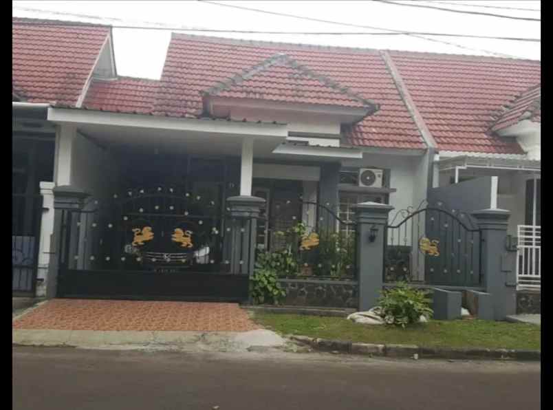 dijual rumah perumahan graha kalimas