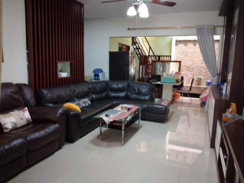 dijual rumah perumahan premier riviera