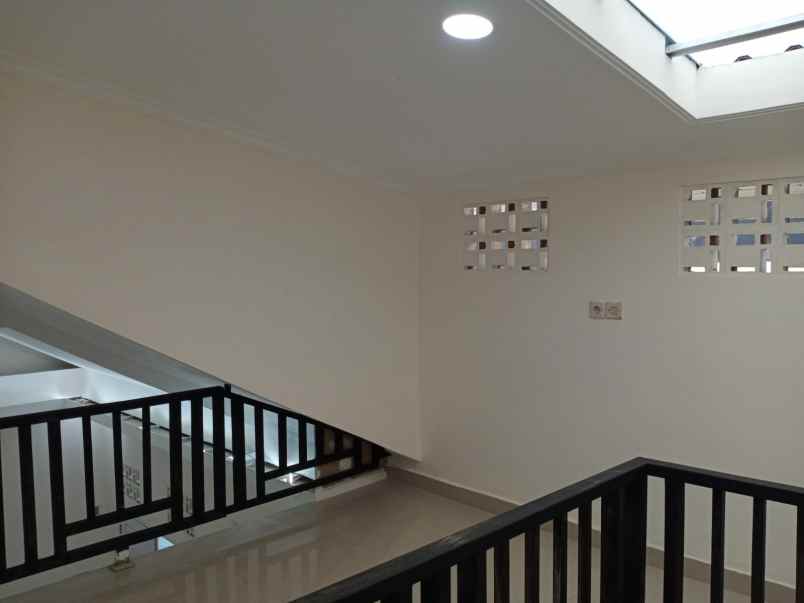 dijual rumah perumnas depok 1