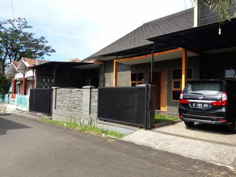 dijual rumah pesantren