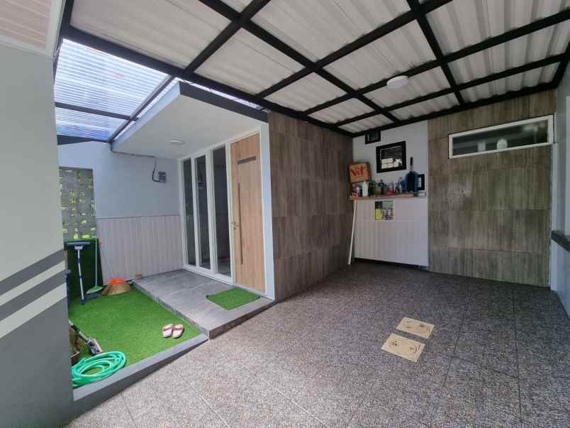 dijual rumah pisang agung