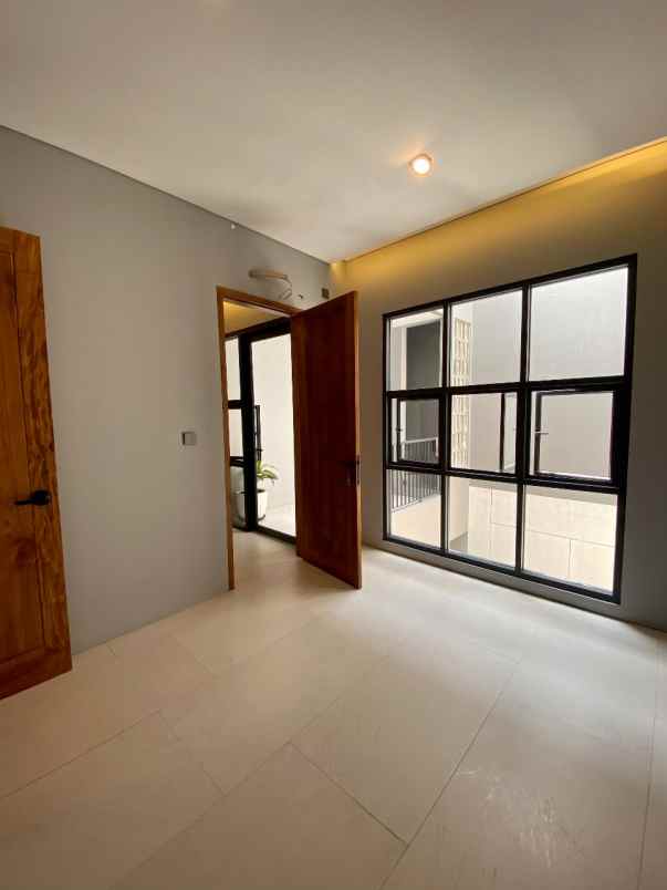 dijual rumah pondok indah