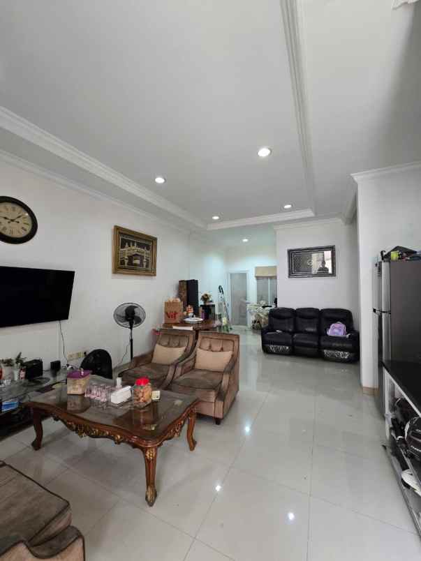 dijual rumah pondok kelapa