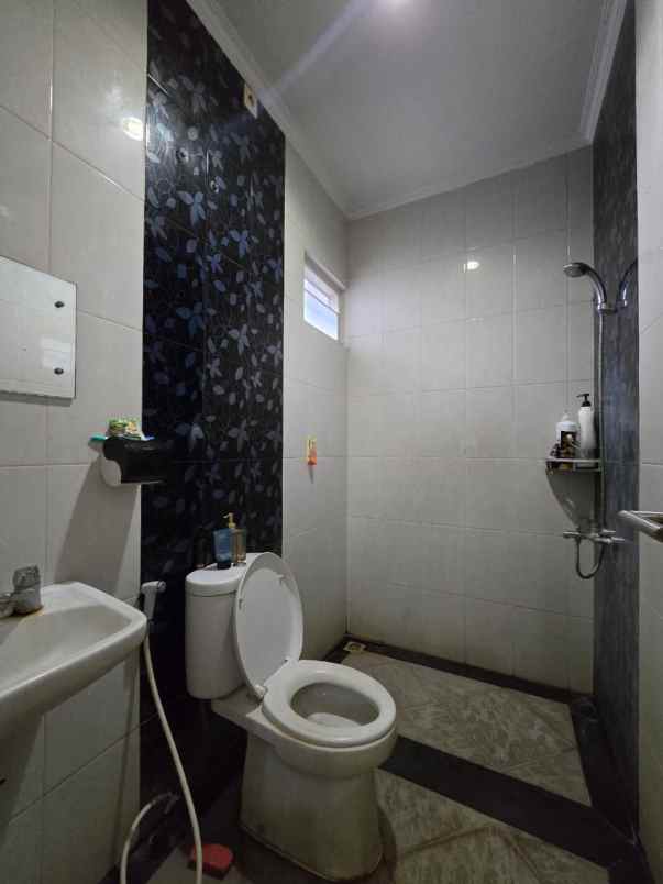 dijual rumah pondok kelapa