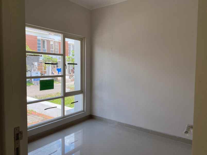 dijual rumah puri surya jaya