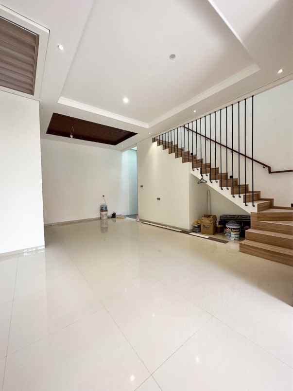 dijual rumah rawamangun