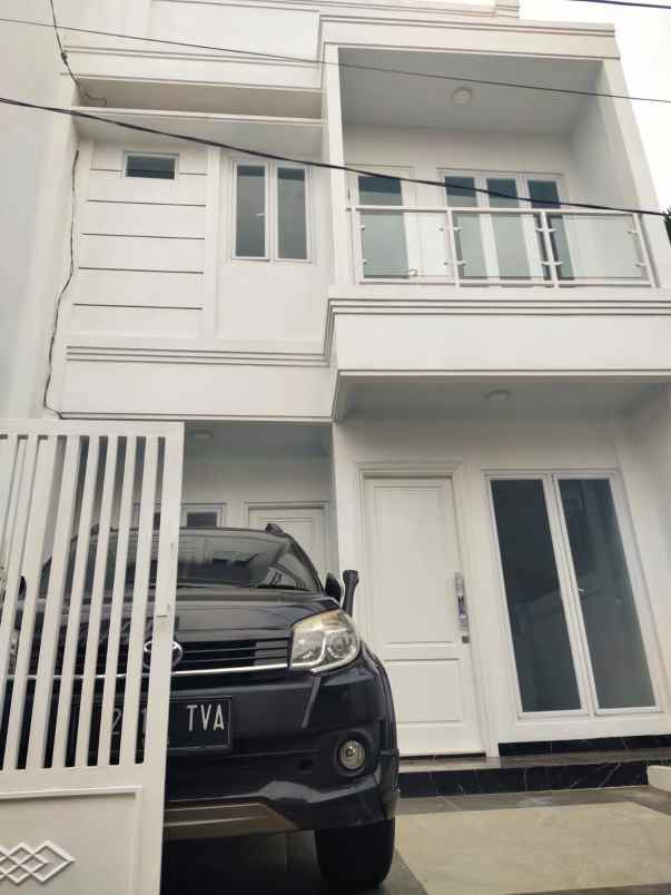 dijual rumah raya pondok kelapa