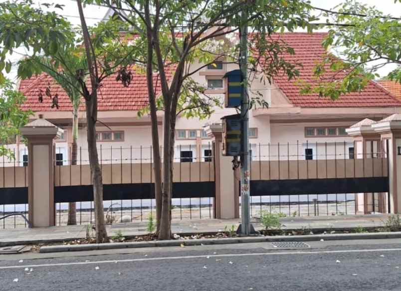 dijual rumah raya serayu