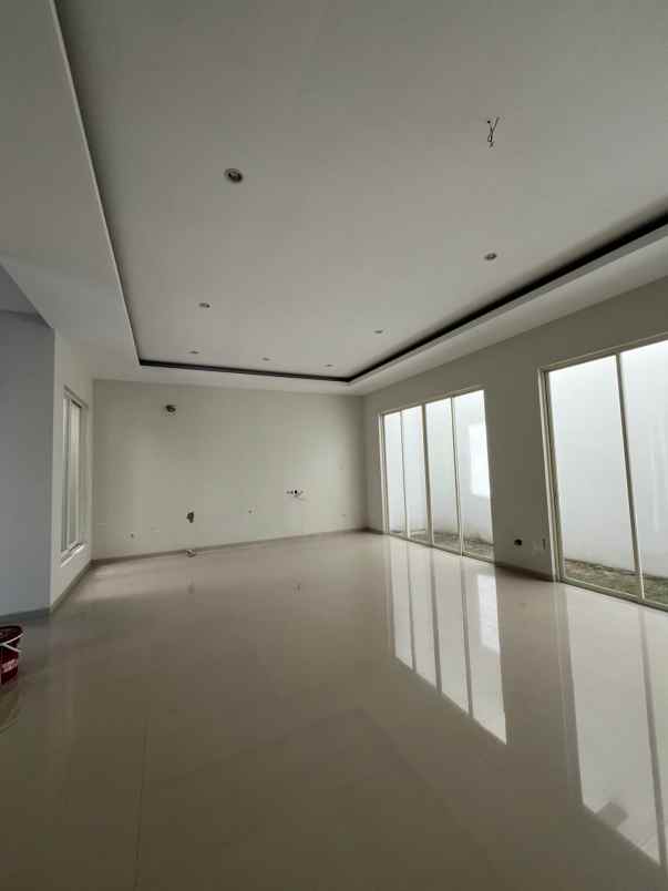 dijual rumah regency 21