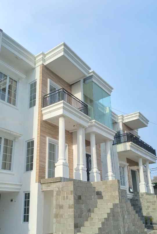 dijual rumah royal nuri