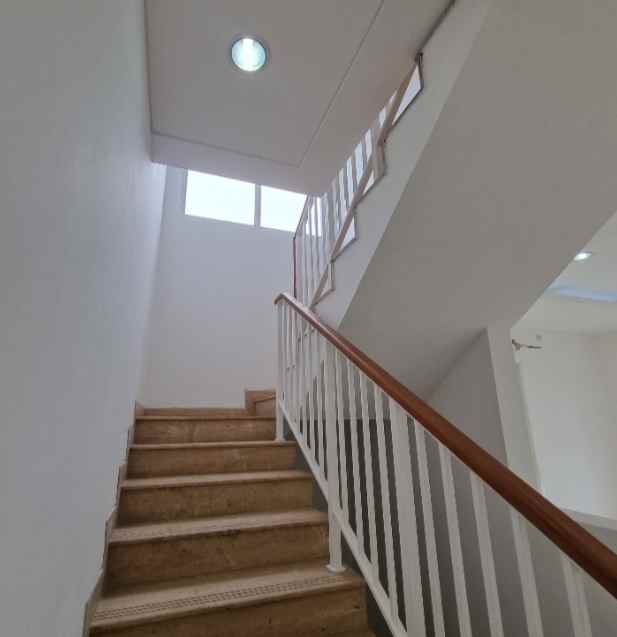 dijual rumah rumah kemayoran cluster