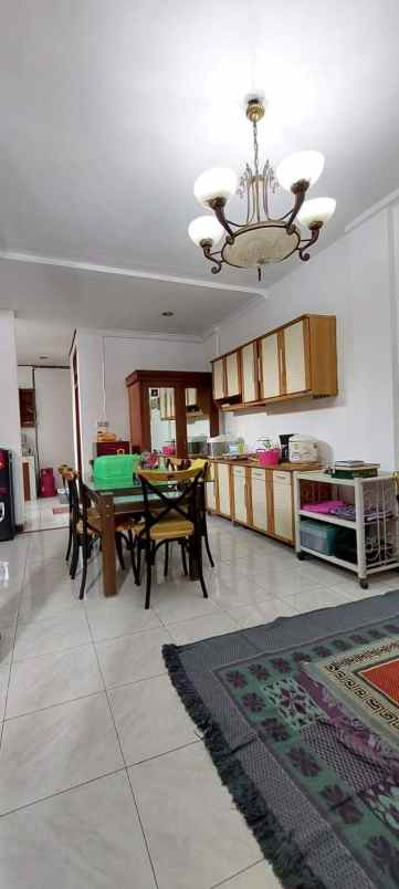 dijual rumah sariasih