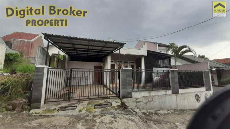 dijual rumah sariwangi