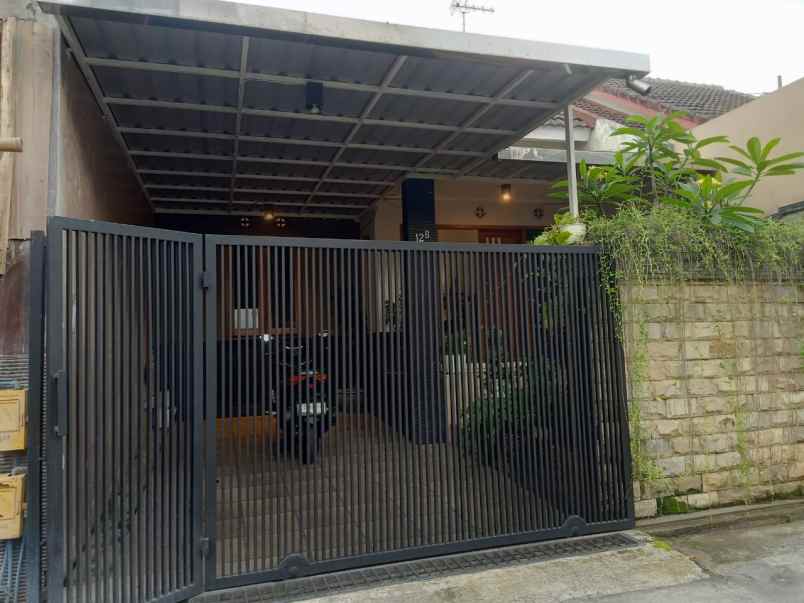 dijual rumah sawojajar