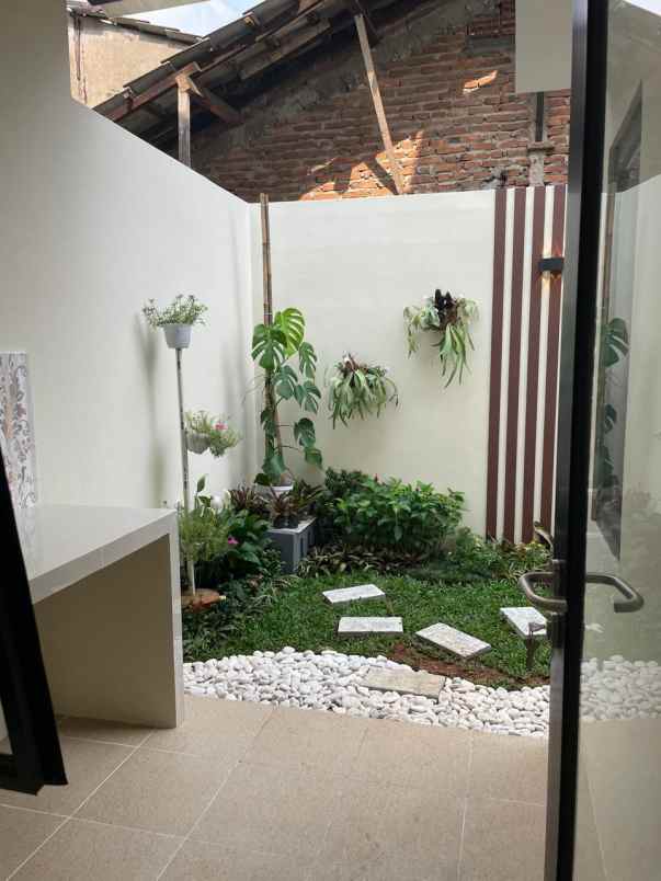 dijual rumah selangkah ke lrt cikunir 2