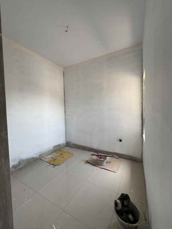 dijual rumah selangkah ke lrt cikunir 2