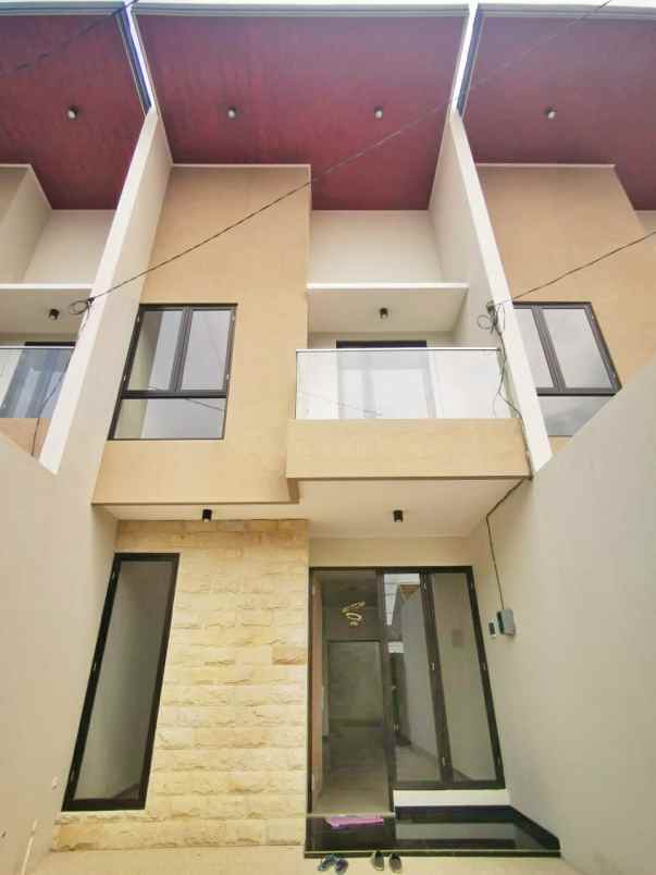 dijual rumah semampir