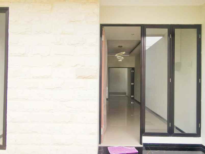 dijual rumah semampir