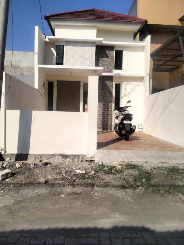 dijual rumah semampir barat