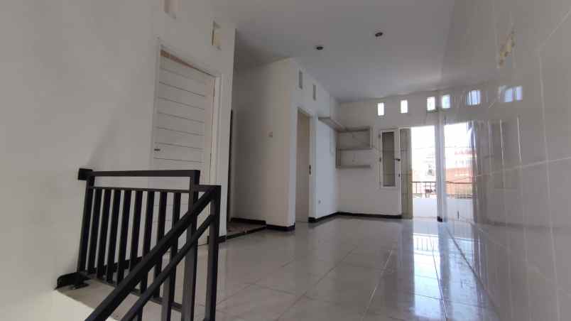 dijual rumah semi furnished siap huni