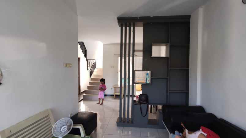 dijual rumah semi furnished siap huni