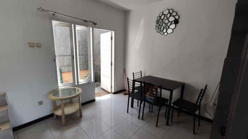 dijual rumah semi furnished siap huni