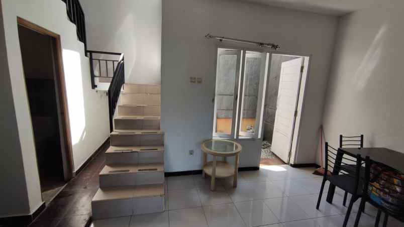 dijual rumah semi furnished siap huni