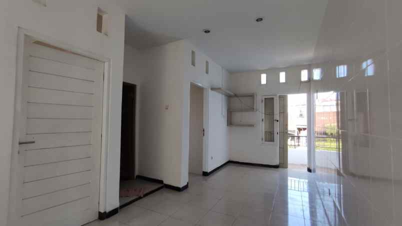 dijual rumah semi furnished siap huni