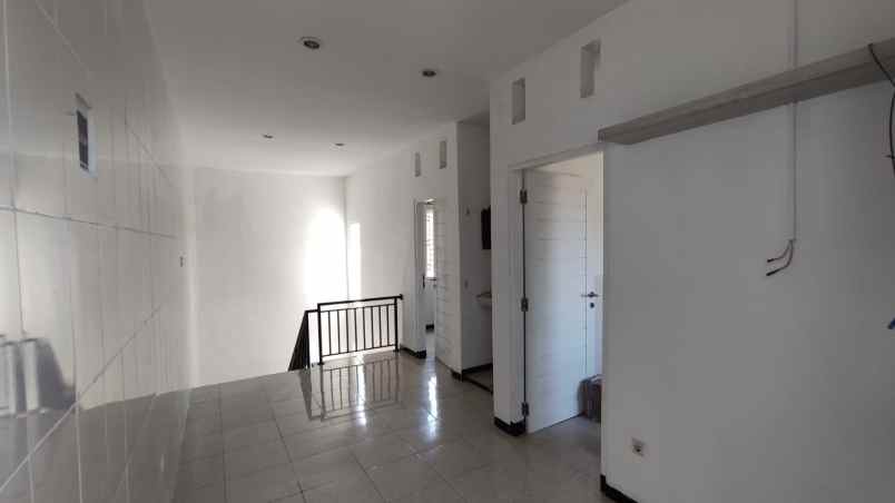 dijual rumah semi furnished siap huni