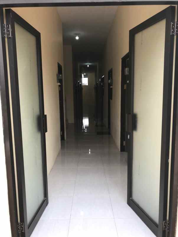 dijual rumah semolowaru