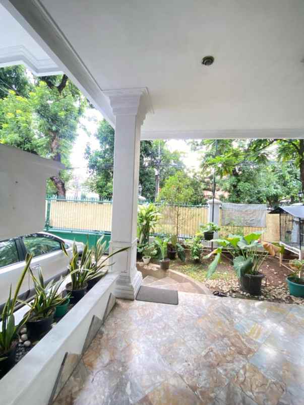 dijual rumah senopati