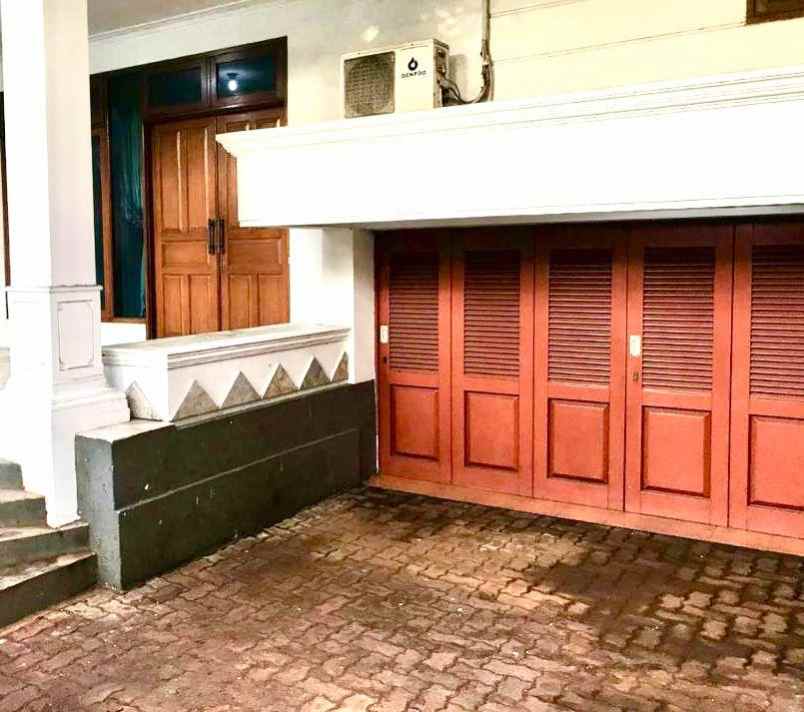 dijual rumah senopati