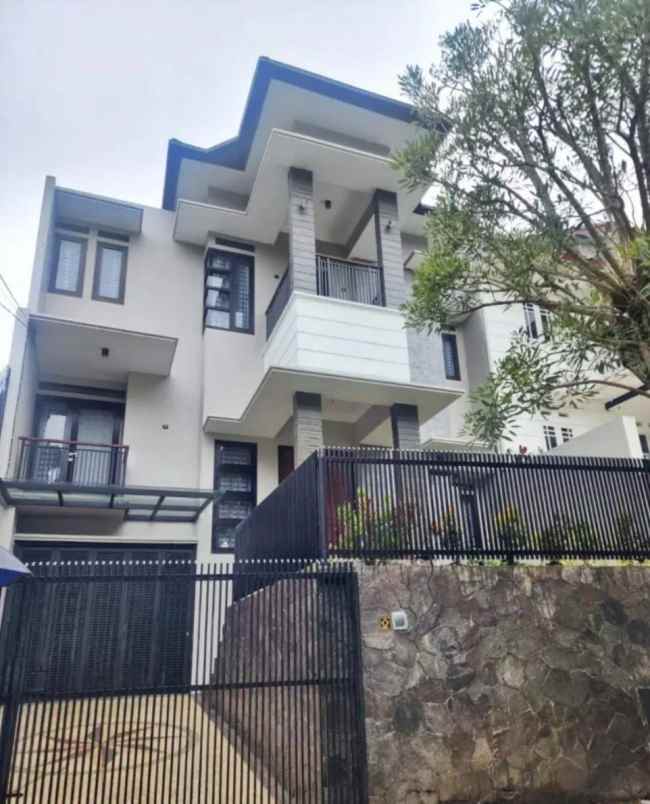 dijual rumah setiabudi regency