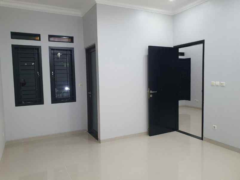 dijual rumah setiabudi regency