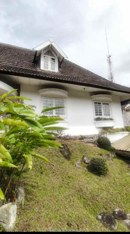 dijual rumah setrasari